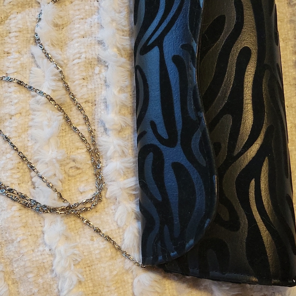Clutch style Handbag- Black Animal Print with chain - Picture 2 of 6